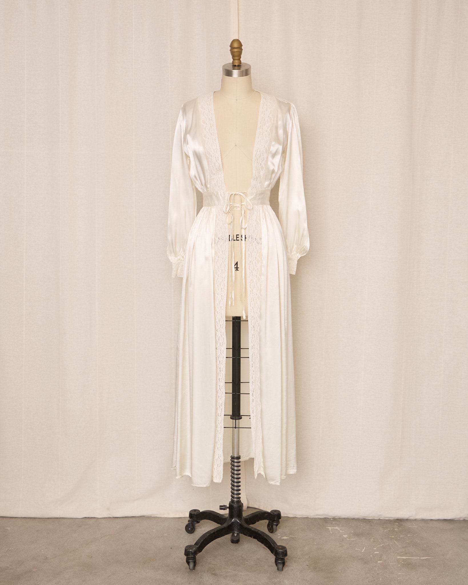 silk and lace dressing gown L'agence Shayla Silk Lace Gown In Midnight
